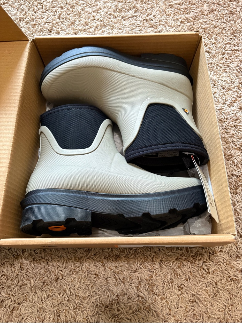 Bogs Hazel Chelsea boots in a taupe colorway women’s size 9 NEW IN BOX!! - Picture 2 of 7